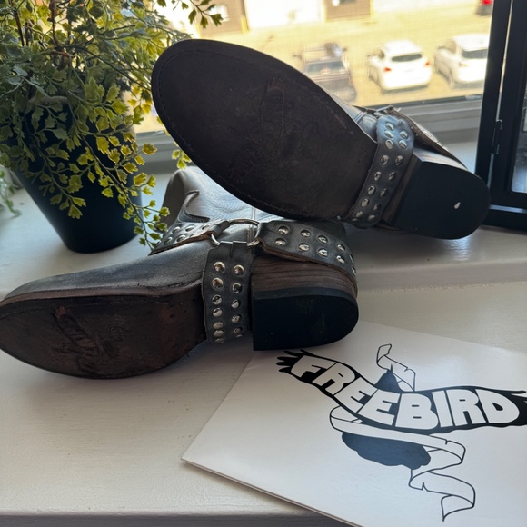 FreeBird Ankle Boots - Picture 5 of 6